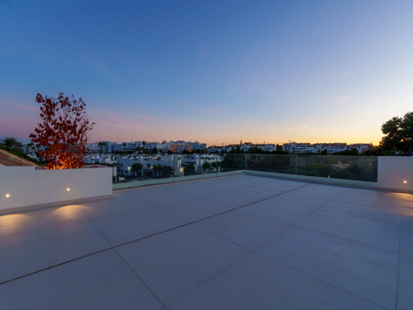 Luxury 5-Bedroom Villa with Gym, Sauna and Large Terraces Near the Beach in San Pedro de Alcántara