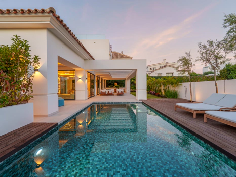 Luxury 5-Bedroom Villa with Gym, Sauna and Large Terraces Near the Beach in San Pedro de Alcántara