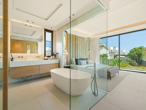 Luxury 5-Bedroom Villa with Gym, Sauna and Large Terraces Near the Beach in San Pedro de Alcántara