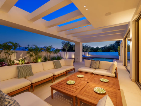 Luxury 5-Bedroom Villa with Gym, Sauna and Large Terraces Near the Beach in San Pedro de Alcántara