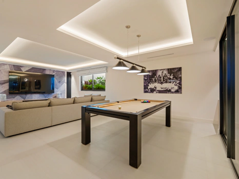 Luxury 5-Bedroom Villa with Gym, Sauna and Large Terraces Near the Beach in San Pedro de Alcántara