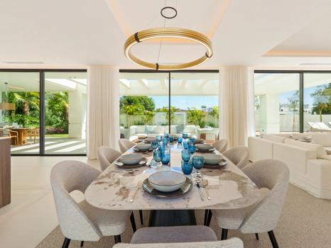 Luxury 5-Bedroom Villa with Gym, Sauna and Large Terraces Near the Beach in San Pedro de Alcántara
