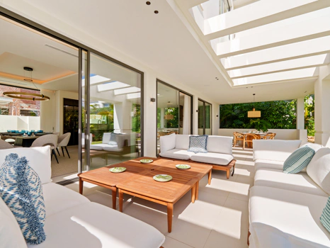 Luxury 5-Bedroom Villa with Gym, Sauna and Large Terraces Near the Beach in San Pedro de Alcántara