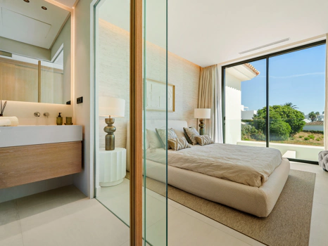 Luxury 5-Bedroom Villa with Gym, Sauna and Large Terraces Near the Beach in San Pedro de Alcántara