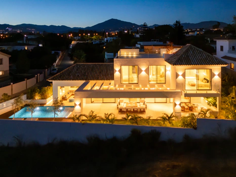 Luxury 5-Bedroom Villa with Gym, Sauna and Large Terraces Near the Beach in San Pedro de Alcántara