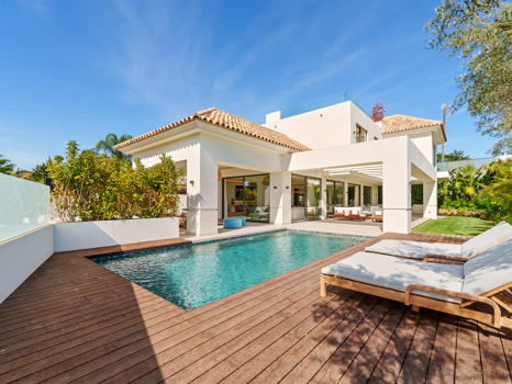 Luxury 5-Bedroom Villa with Gym, Sauna and Large Terraces Near the Beach in San Pedro de Alcántara