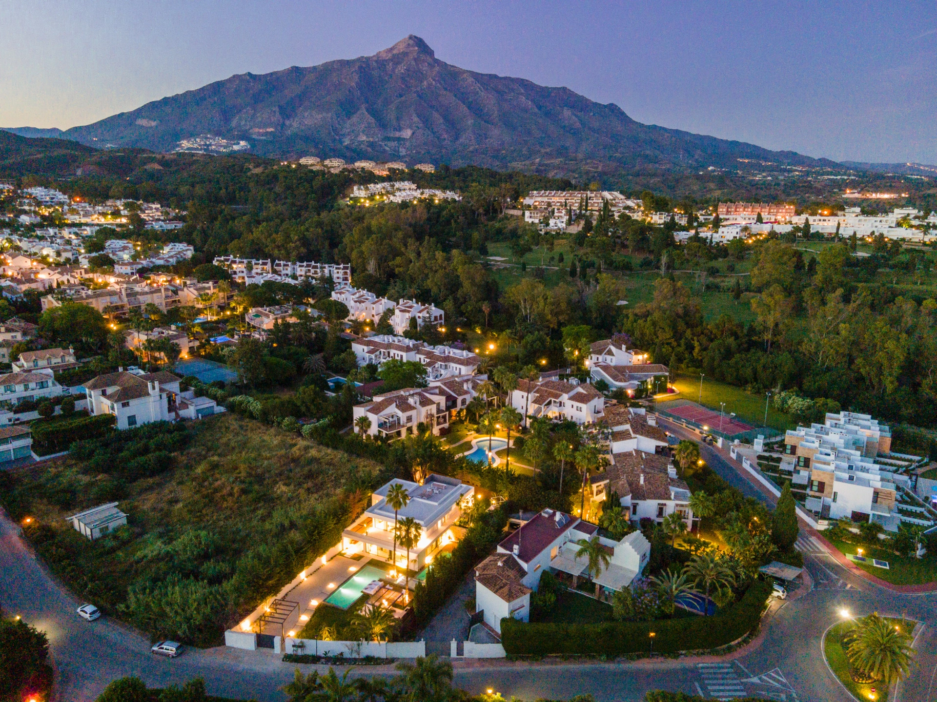 Villa for sale in Nueva Andalucia, Marbella