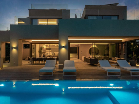 Villa en venta en Nueva Andalucia, Marbella