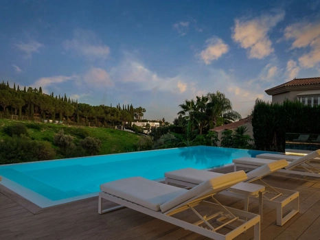 Villa en venta en Nueva Andalucia, Marbella