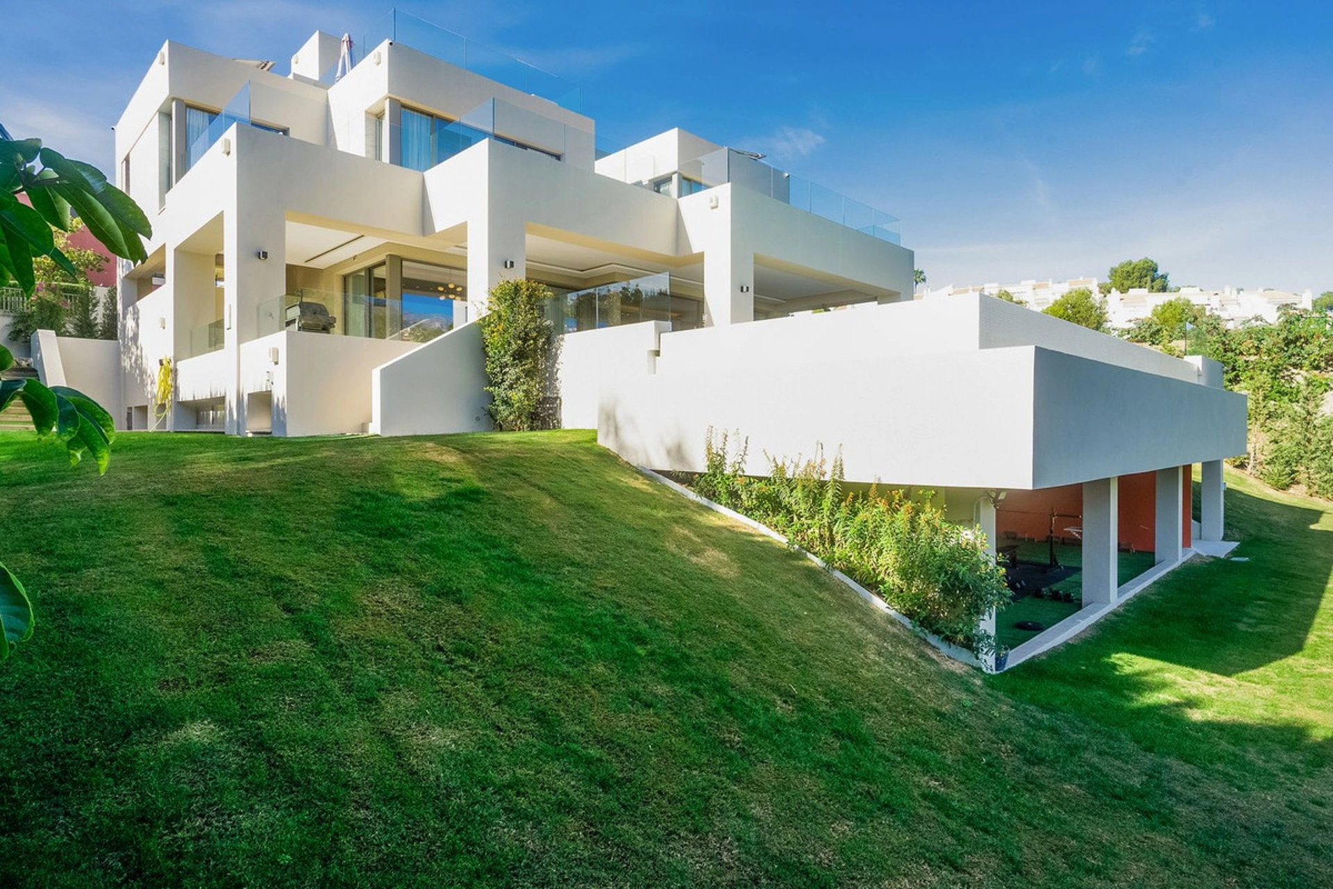 Villa en venta en Nueva Andalucia, Marbella