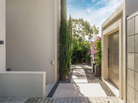 Villa en venta en Nueva Andalucia, Marbella