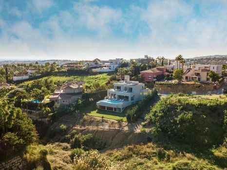 Villa en venta en Nueva Andalucia, Marbella