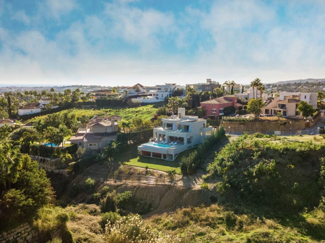 Villa en venta en Nueva Andalucia, Marbella