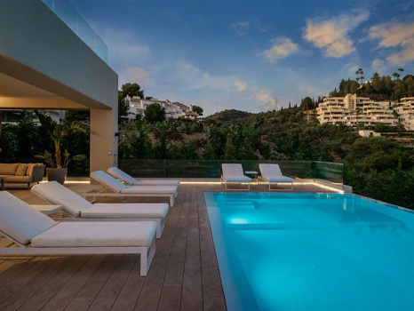 Villa en venta en Nueva Andalucia, Marbella