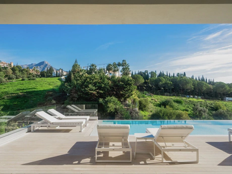 Villa en venta en Nueva Andalucia, Marbella