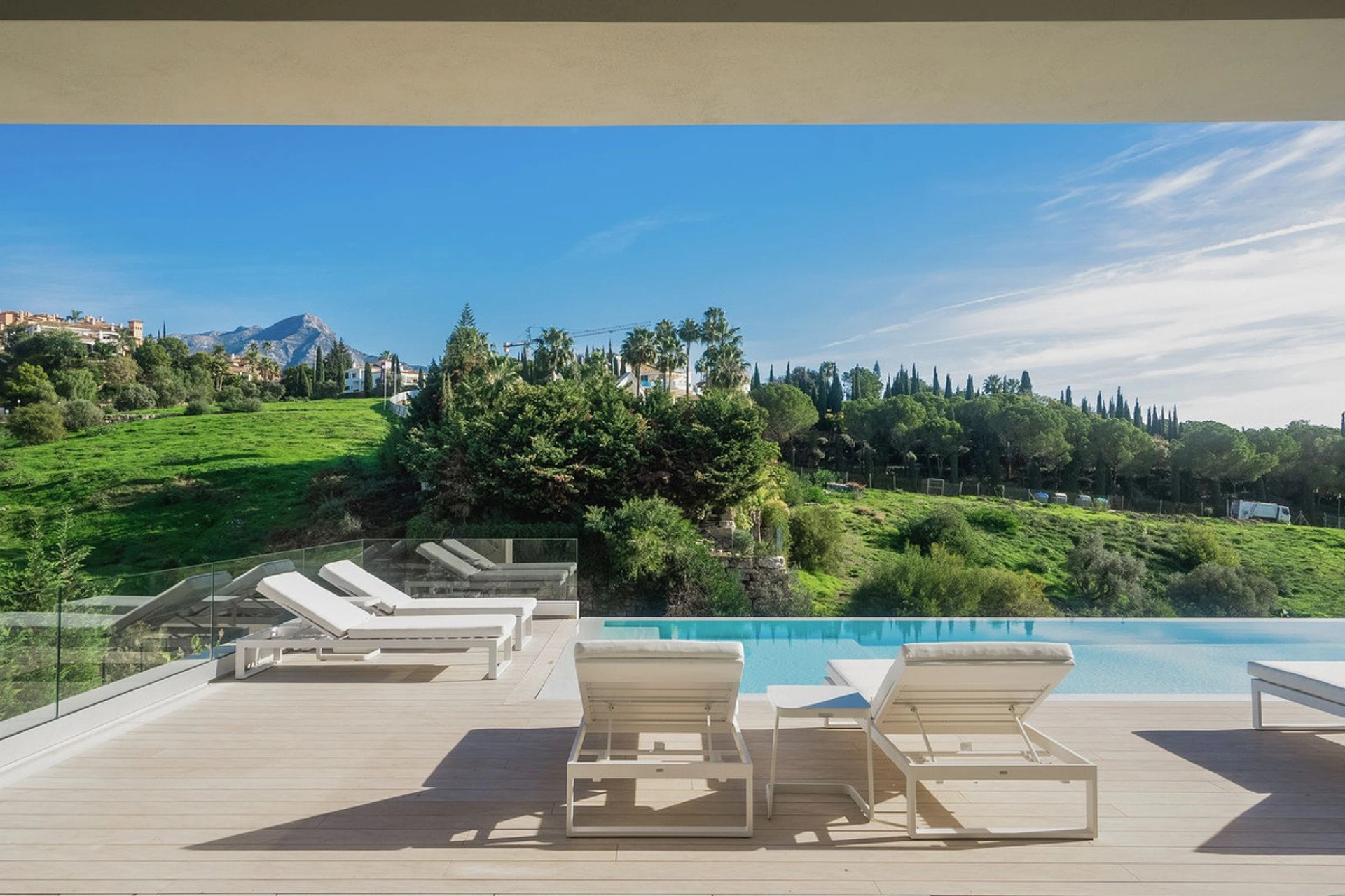 Villa en venta en Nueva Andalucia, Marbella