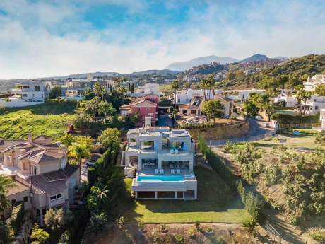 Villa en venta en Nueva Andalucia, Marbella