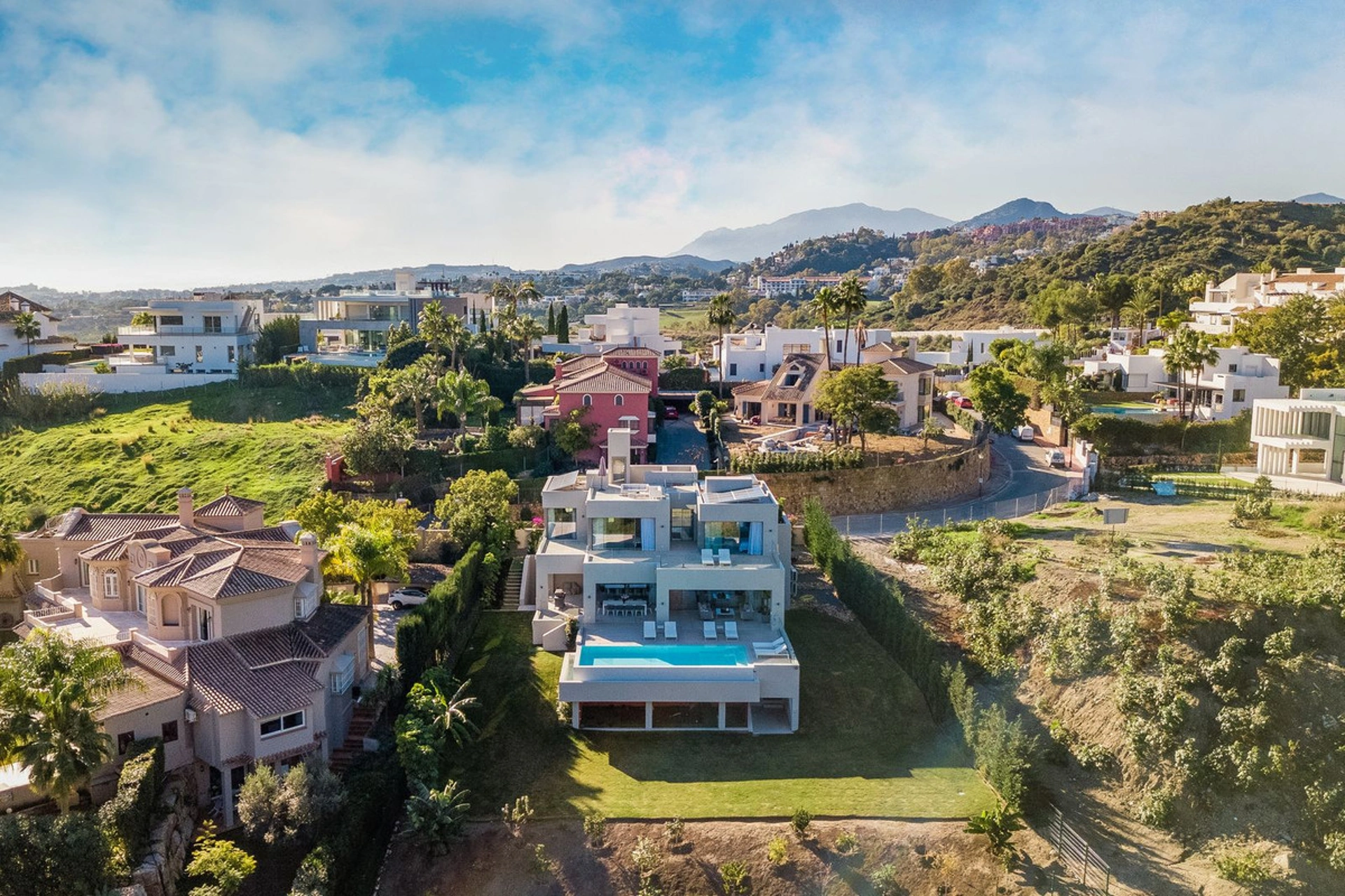 Villa en venta en Nueva Andalucia, Marbella