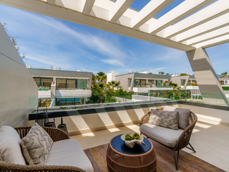 Azure 7: Modern Semi-Detached Villa in Banus Bay