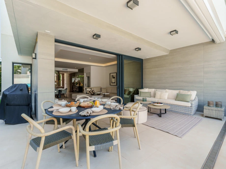 Azure 7: Modern Semi-Detached Villa in Banus Bay