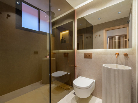 Residencia Exclusiva con Jardín Privado y Vistas Panorámicas