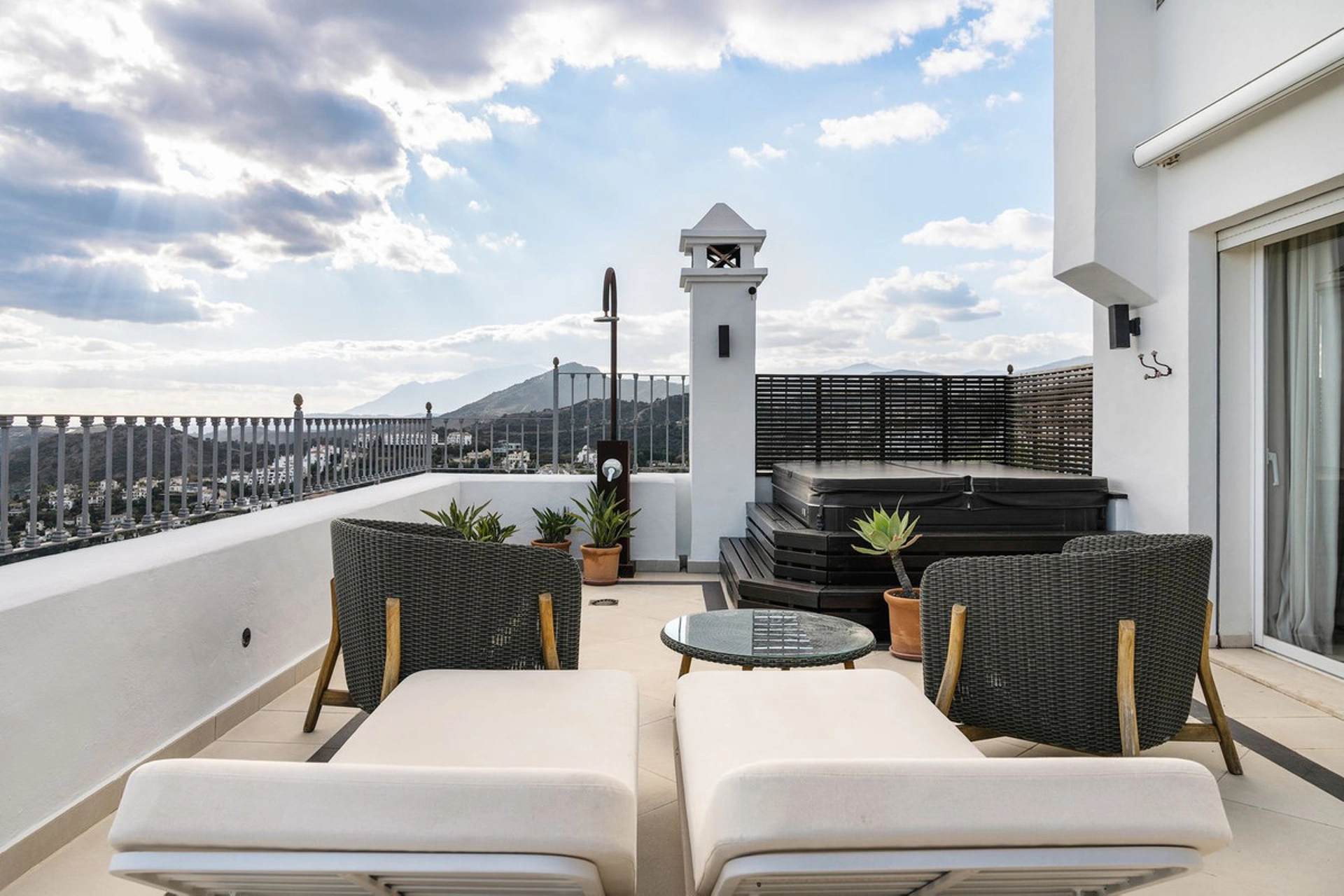 Apartment for sale in Benahavis
