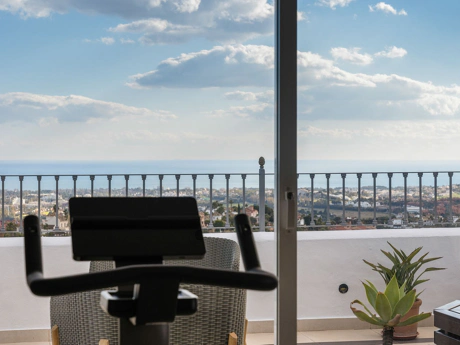 Apartment for sale in Benahavis