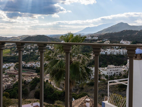 Apartment for sale in Benahavis
