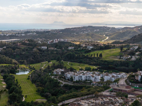 Apartment for sale in Benahavis