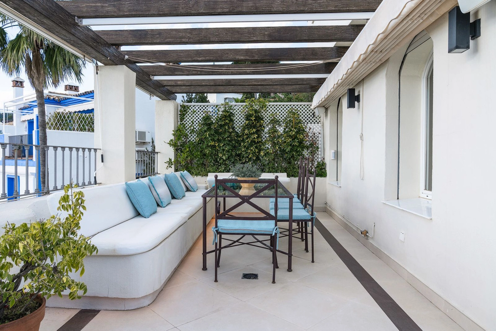 Apartment for sale in Benahavis