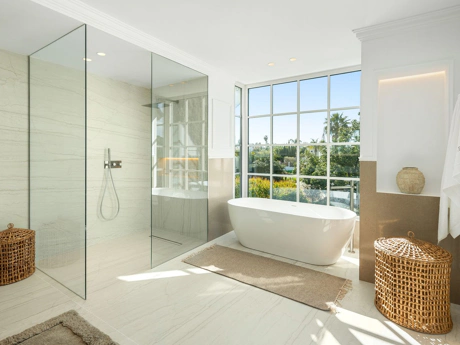 Villa en venta en Nueva Andalucia, Marbella