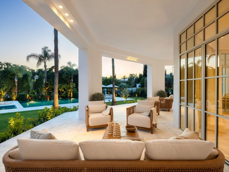 Villa en venta en Nueva Andalucia, Marbella