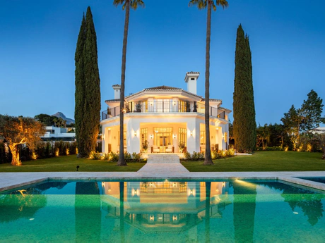 Villa en venta en Nueva Andalucia, Marbella