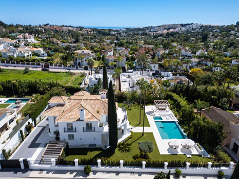 Villa en venta en Nueva Andalucia, Marbella