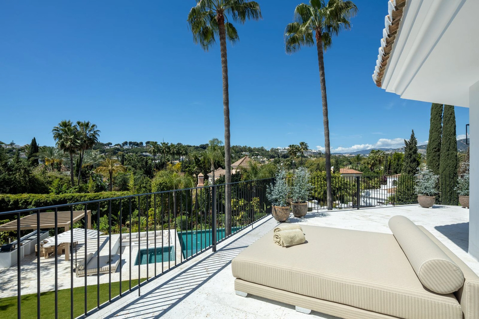 Villa en venta en Nueva Andalucia, Marbella