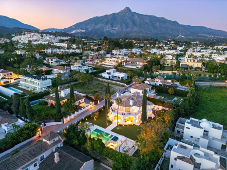 Villa en venta en Nueva Andalucia, Marbella