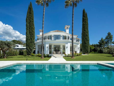 Villa en venta en Nueva Andalucia, Marbella