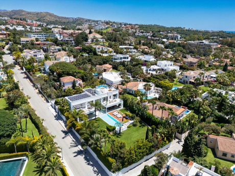 Villa Natura, Marbella East – Award-Winning Luxury with Sea & Mountain Views