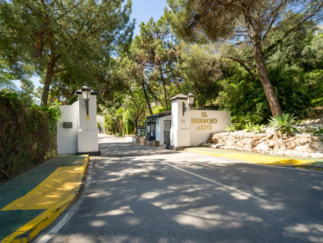 Villa for sale in Benahavis