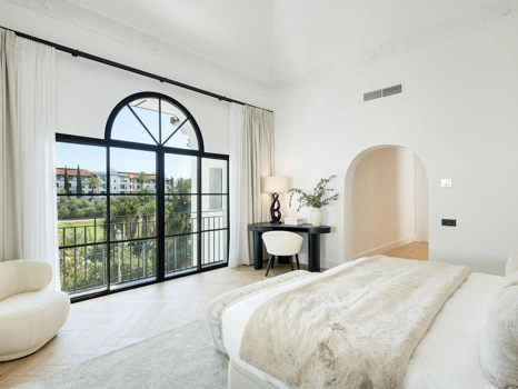 Villa for sale in Benahavis