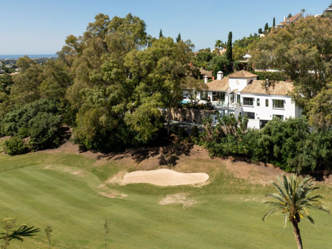 Villa for sale in Benahavis