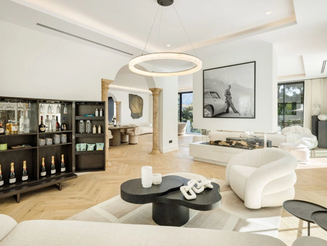 Villa for sale in Benahavis