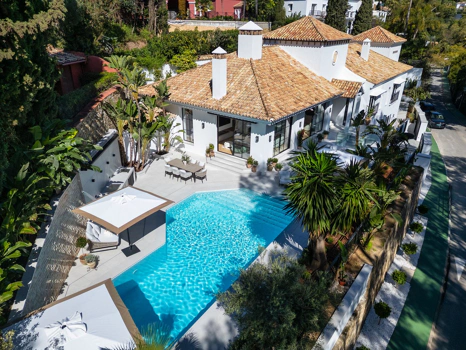 Villa for sale in Benahavis