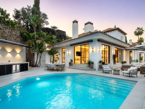 Villa for sale in Benahavis
