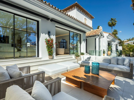 Villa for sale in Benahavis