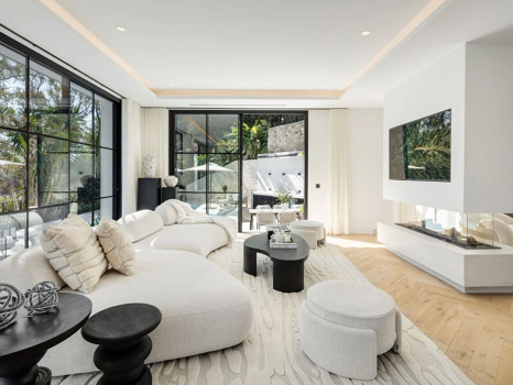 Villa for sale in Benahavis