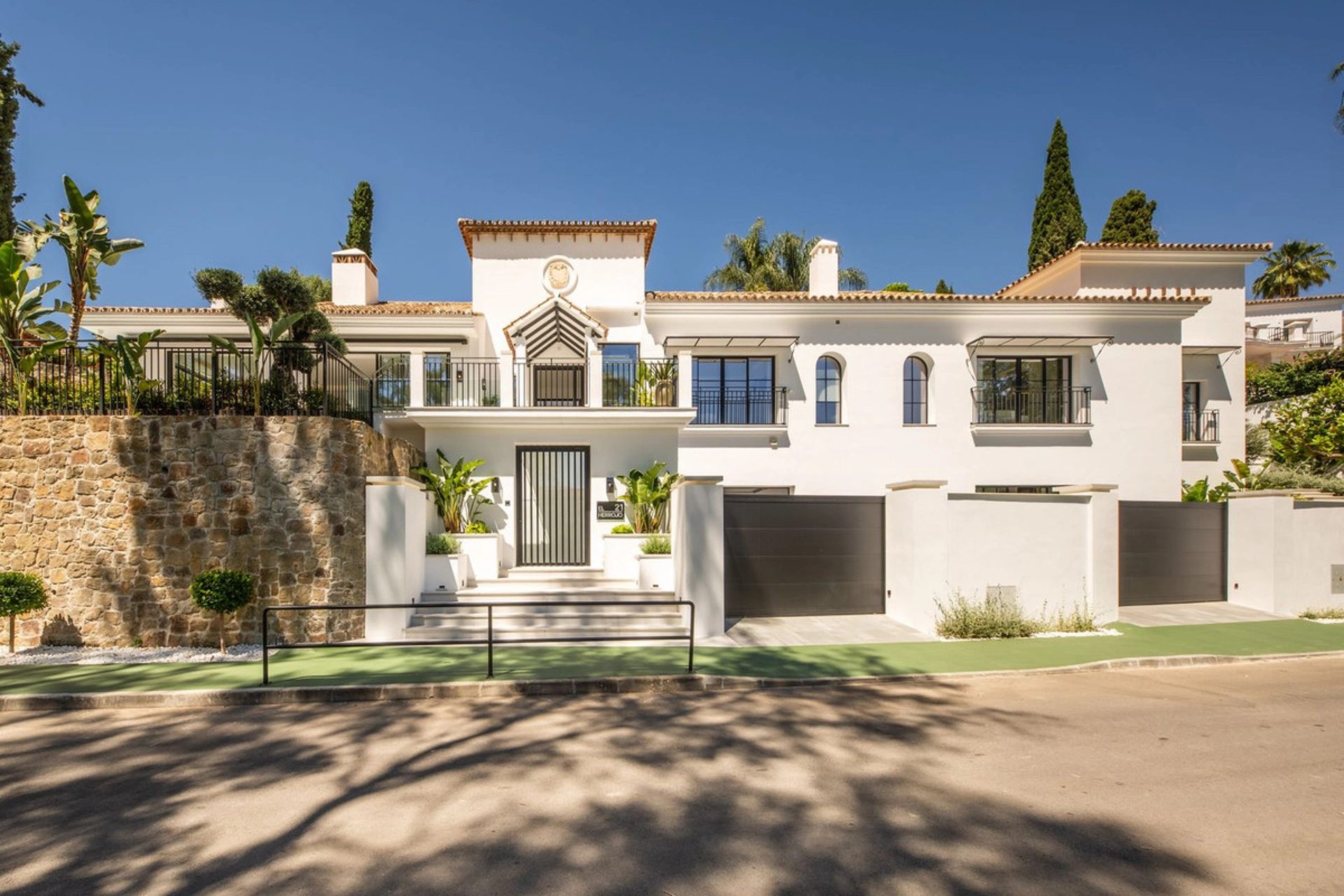 Villa for sale in Benahavis