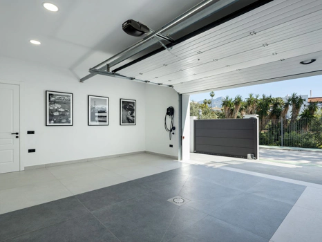 Villa for sale in Benahavis