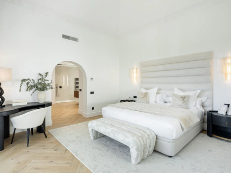 Villa for sale in Benahavis