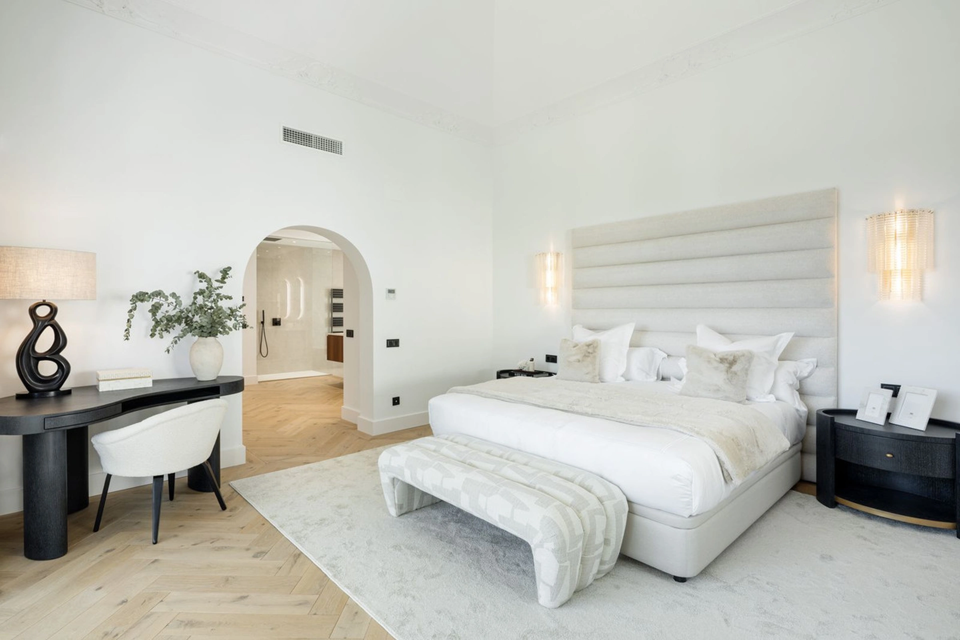 Villa for sale in Benahavis